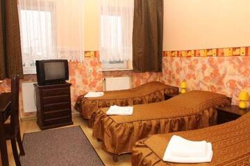 Фото номера Трехместный номер Хостелы Hotelik Korona г. Рашин 2